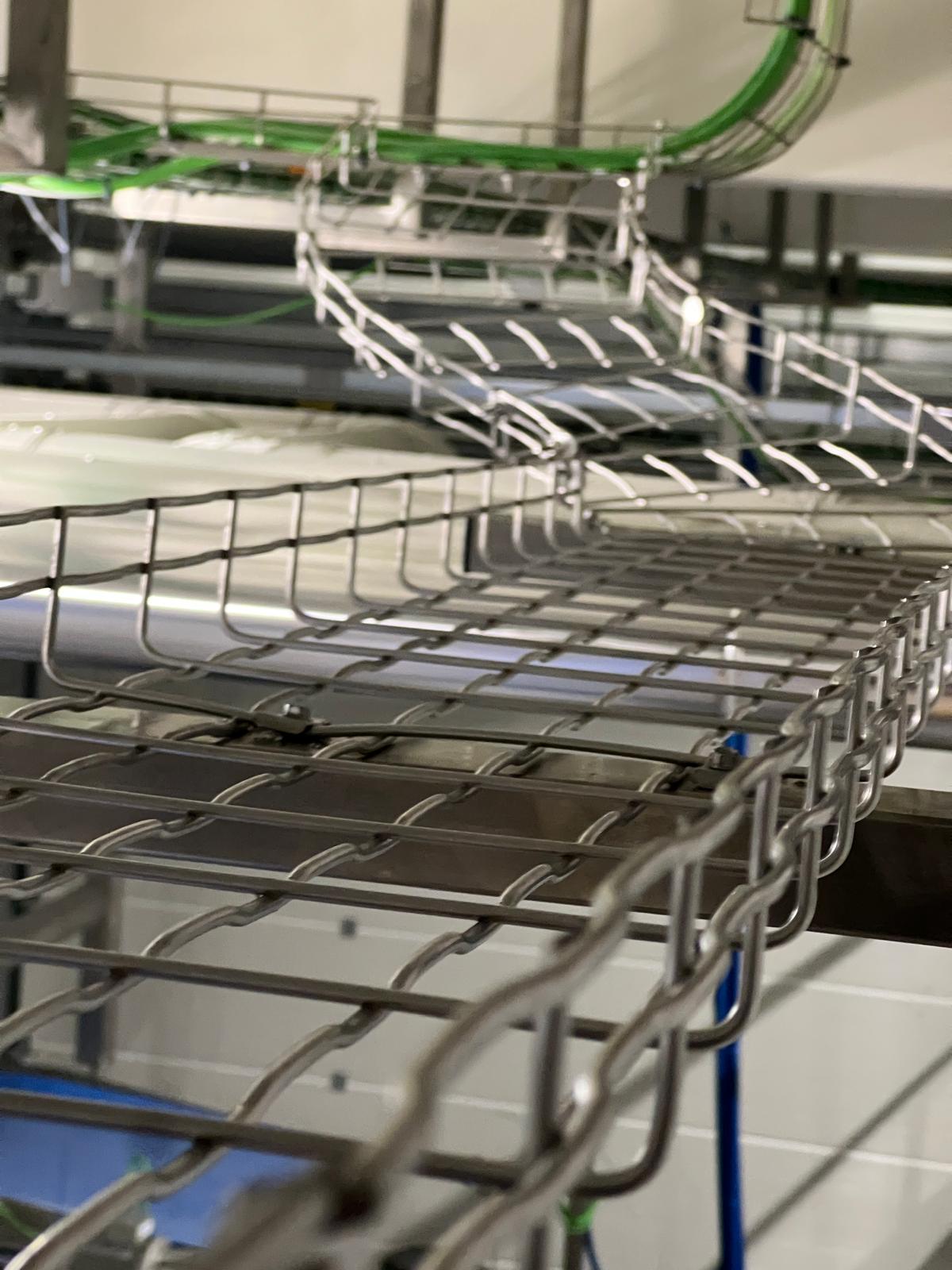Instalación de bandejas y cableado industrial